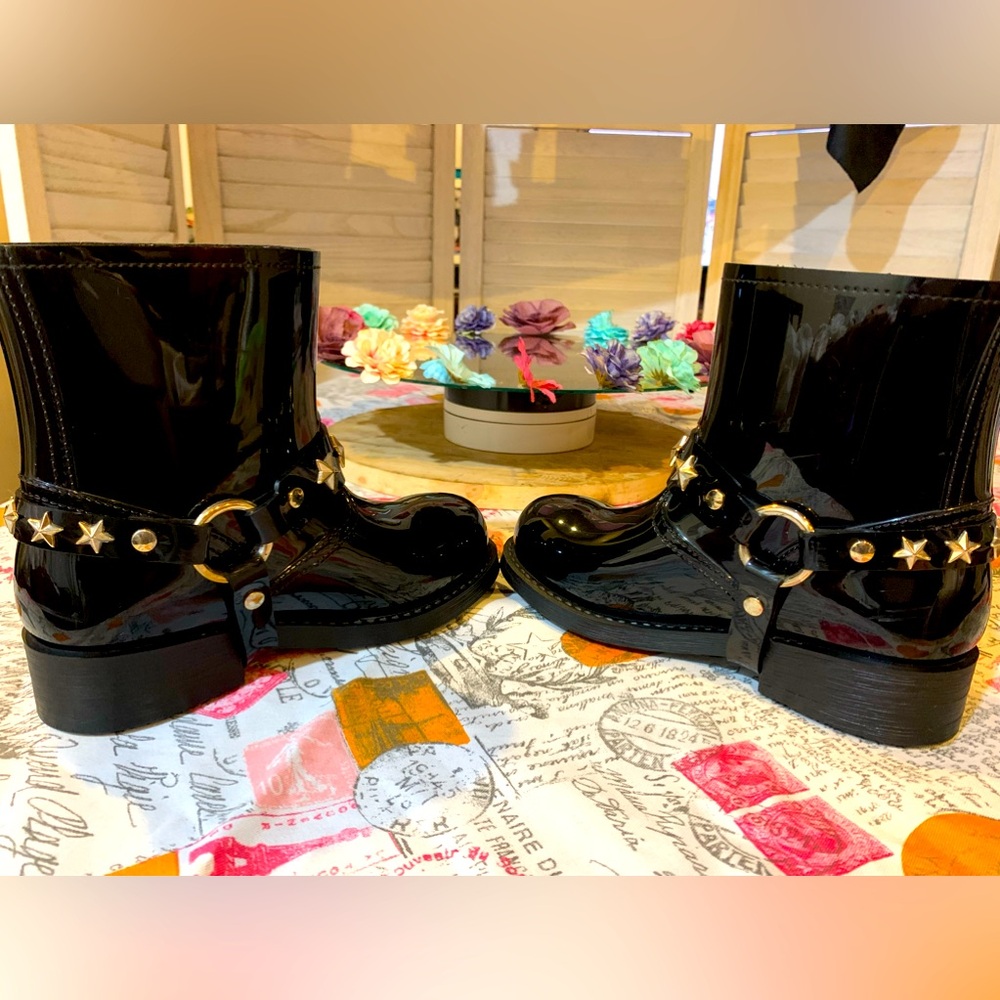 EUC🎀💓Red Valentino Patent leather boot.